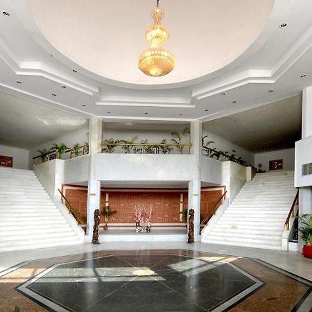 Hotel Raj Hans, Faridabad Exterior foto