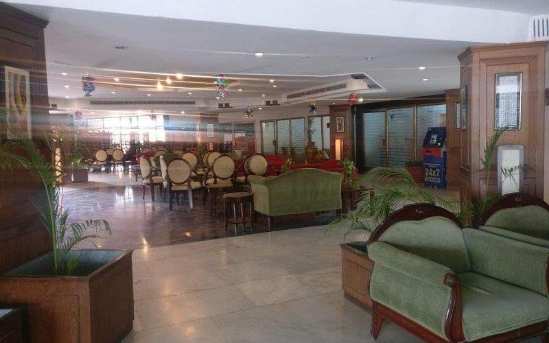 Hotel Raj Hans, Faridabad Exterior foto
