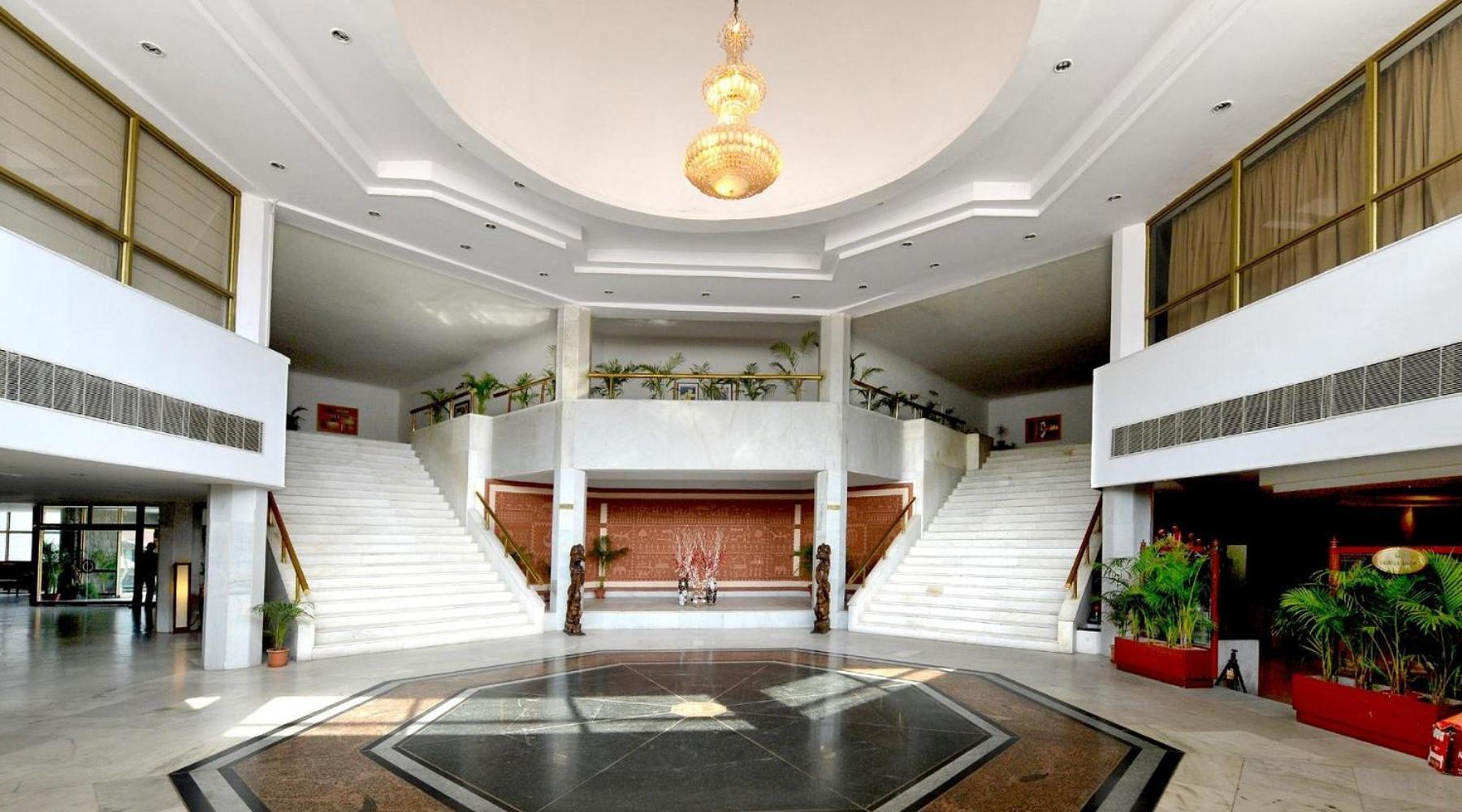 Hotel Raj Hans, Faridabad Exterior foto
